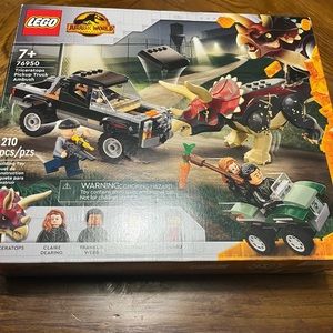 Lego Jurassic World Dominion: Set 76950 Triceratops Pick up Truck Ambush